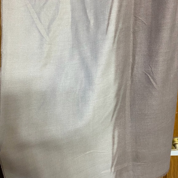 Shawl - Picture 3 of 5